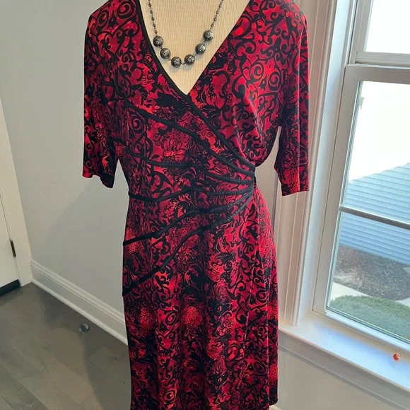 Easy care elbow sleeve dress - Picture 4 of 9